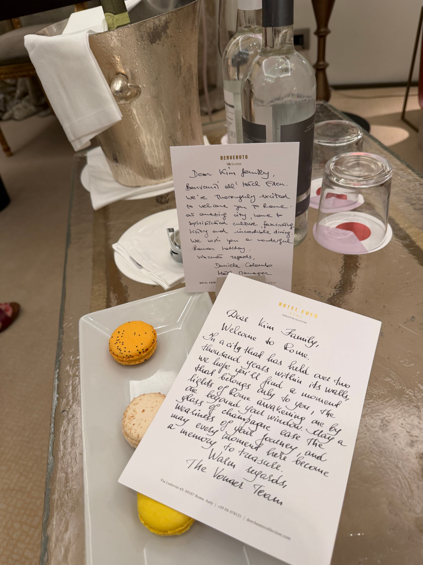 A welcome tray with champagne, macarons and personalised VONAER welcome cards
